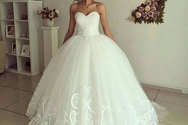 Princess wedding dress with sweetheart neckline